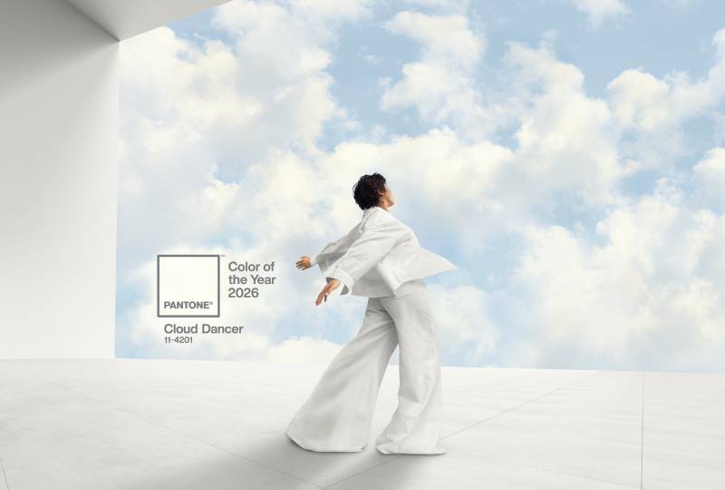 A cor do ano Pantone 2026 é a PANTONE 11-4201 Cloud Dancer